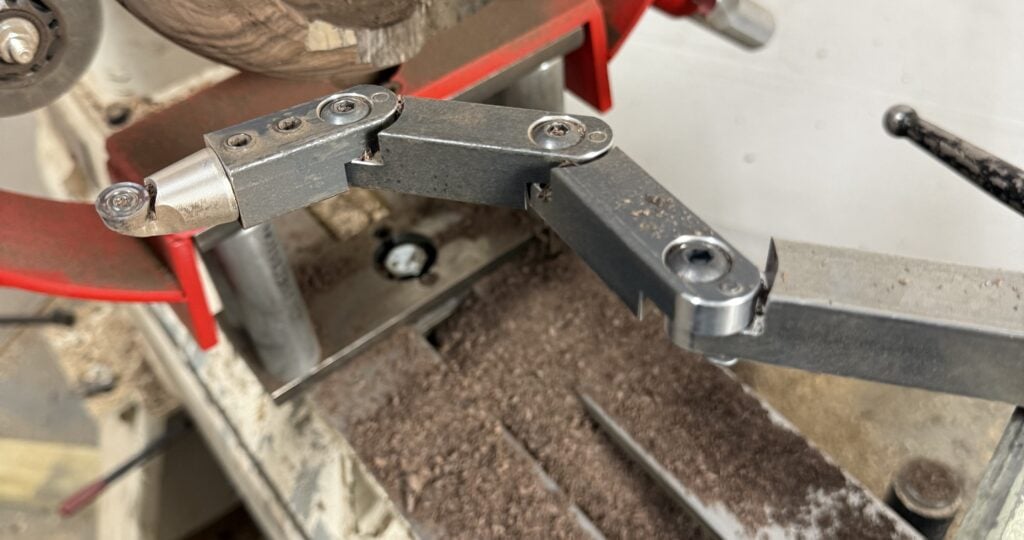 Articulating, Expanding Cutter Holder