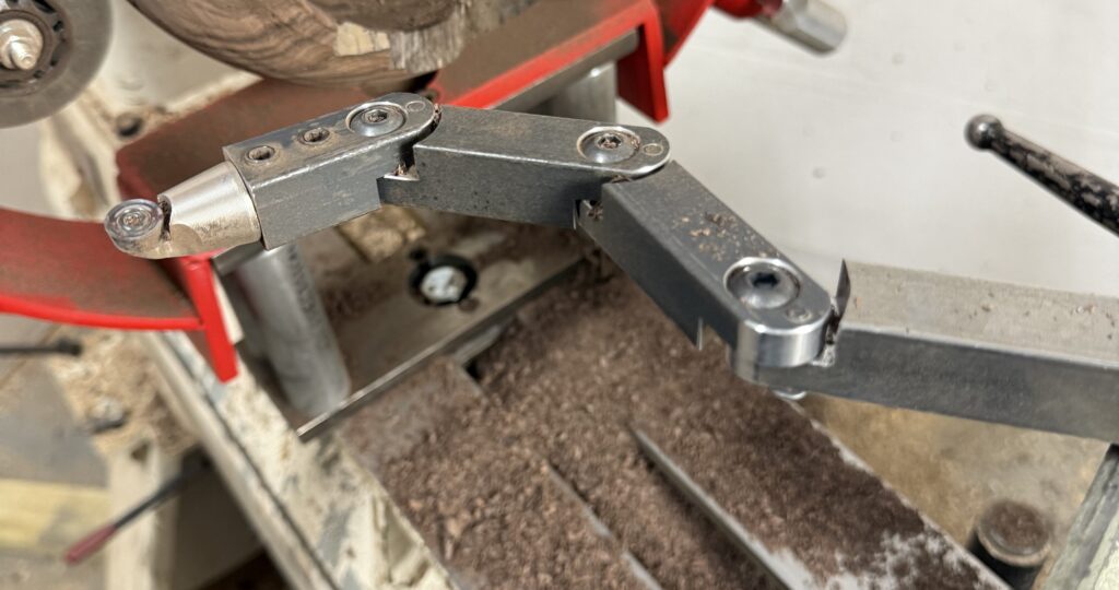 Articulating, Expanding Cutter Holder